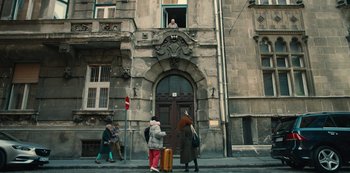 Movie still from “Russian Doll” (2019), created by Natasha Lyonne – Two women walking down the street with a suitcase; Extreme Wide shot, Low angle