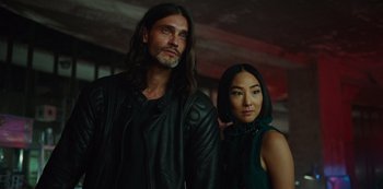 Movie still from “Russian Doll” (2019), created by Natasha Lyonne – A man and a woman standing next to each other; Medium shot, Low angle