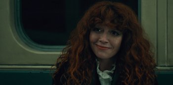 Movie still from “Russian Doll” (2019), created by Natasha Lyonne – A person with curly red hair; Close Up shot, Over the shoulder angle
