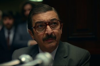 Movie still from “Argentina, 1985” (2022), directed by Santiago Mitre – An older man wearing a suit and glasses; Close Up shot, Over the shoulder angle