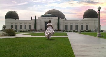 Movie still from “Sandy Wexler” (2017), directed by Steven Brill – Extreme Wide shot, Low angle