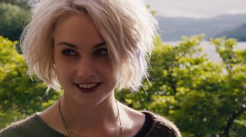 Movie still from “Sense8” (2015), directed by Tom Tykwer – A person with short blonde hair; Close Up shot, Over the shoulder angle