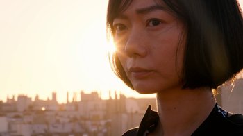 Movie still from “Sense8” (2015), directed by Tom Tykwer – A person with a city in the background; Close Up shot, Low angle