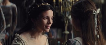 Movie still from “Snow White and the Huntsman” (2012), directed by Rupert Sanders – A beautiful woman with a crown on her head; Close Up shot, Over the shoulder angle
