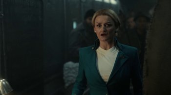 Movie still from “Snowpiercer” (2020), created by Graeme Manson – A woman in a green jacket is looking at the camera; Medium shot, Over the shoulder angle