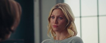 Movie still from “Someone Great” (2019), directed by Jennifer Kaytin Robinson – A woman with blonde hair and blue eyes looking at the camera; Close Up shot, Over the shoulder angle