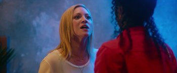 Movie still from “Someone Great” (2019), directed by Jennifer Kaytin Robinson – A woman with blonde hair is talking to another woman; Close Up shot, Over the shoulder angle