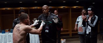 Movie still from “Southpaw” (2015), directed by Antoine Fuqua – Medium shot, Over the shoulder angle