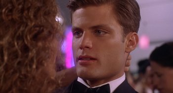 Movie still from “Starship Troopers” (1997), directed by Paul Verhoeven – Close Up shot, Over the shoulder angle