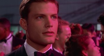 Movie still from “Starship Troopers” (1997), directed by Paul Verhoeven – Close Up shot, Over the shoulder angle