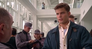Movie still from “Starship Troopers” (1997), directed by Paul Verhoeven – Close Up shot, Over the shoulder angle