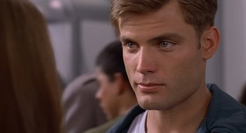 Movie still from “Starship Troopers” (1997), directed by Paul Verhoeven – Close Up shot, Over the shoulder angle