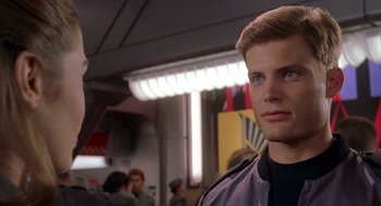 Movie still from “Starship Troopers” (1997), directed by Paul Verhoeven – Close Up shot, Over the shoulder angle