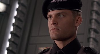 Movie still from “Starship Troopers” (1997), directed by Paul Verhoeven – Close Up shot, Low angle
