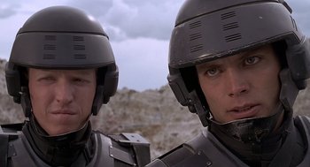 Movie still from “Starship Troopers” (1997), directed by Paul Verhoeven – Close Up shot, Over the shoulder angle