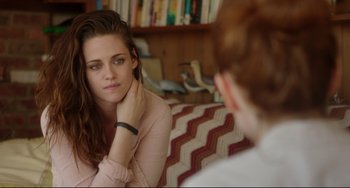 Movie still from “Still Alice” (2014), directed by Richard Glatzer – A woman sitting in front of a mirror with her hand on her chin; Close Up shot, Over the shoulder angle