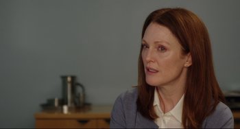 Movie still from “Still Alice” (2014), directed by Richard Glatzer – Julianne moore is sitting in front of a table; Close Up shot, Over the shoulder angle