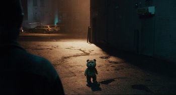 Movie still from “Ted” (2012), directed by Seth MacFarlane – A teddy bear is standing in the middle of the street; Wide shot, Over the shoulder angle