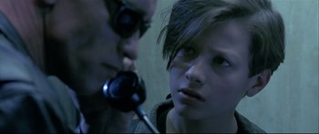 Movie still from “Terminator 2: Judgment Day” (1991), directed by James Cameron – A man and a woman looking at each other; Close Up shot, Over the shoulder angle