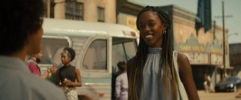 Movie still from “Texas Chainsaw Massacre” (2022), directed by David Blue Garcia – A woman standing in front of a white van; Close Up shot, Over the shoulder angle