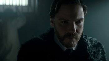 Movie still from “The Alienist” (2018), created by Cary Joji Fukunaga – A person wearing a suit and tie; Close Up shot, Low angle