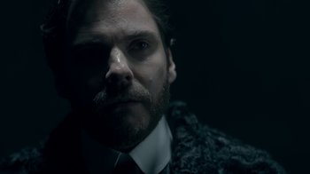 Movie still from “The Alienist” (2018), created by Cary Joji Fukunaga – A person wearing a suit and tie; Close Up shot, Over the shoulder angle