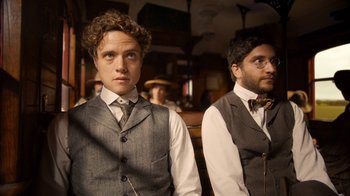 Movie still from “The Alienist” (2018), created by Cary Joji Fukunaga – Medium shot, Low angle