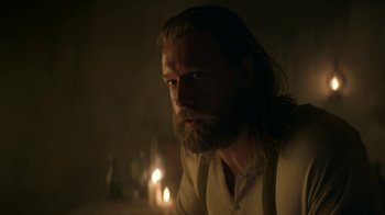 Movie still from “The Alienist” (2018), created by Cary Joji Fukunaga – A man with long hair and a long beard; Close Up shot, Over the shoulder angle