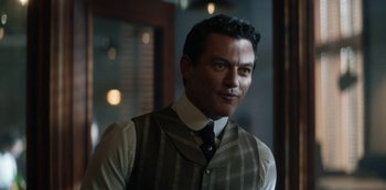 Movie still from “The Alienist” (2018), created by Cary Joji Fukunaga – A person wearing a vest and tie; Close Up shot, Over the shoulder angle