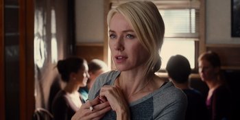 Movie still from “The Book of Henry” (2017), directed by Colin Trevorrow – A woman with blonde hair is holding a cigarette in her hand; Close Up shot, Over the shoulder angle