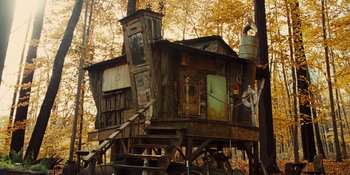 Movie still from “The Book of Henry” (2017), directed by Colin Trevorrow – A tree house in the middle of the woods; Wide shot, Low angle