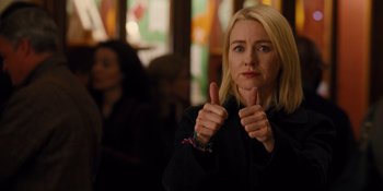 Movie still from “The Book of Henry” (2017), directed by Colin Trevorrow – A woman giving two thumbs up in front of other people; Medium shot, Over the shoulder angle