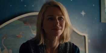 Movie still from “The Book of Henry” (2017), directed by Colin Trevorrow – A person with blond hair; Close Up shot, Over the shoulder angle