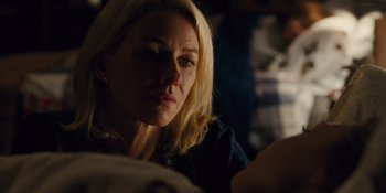 Movie still from “The Book of Henry” (2017), directed by Colin Trevorrow – A blonde woman is sitting in a dark room; Close Up shot, Over the shoulder angle