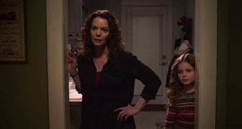 Movie still from “The Christmas Chronicles” (2018), directed by Clay Kaytis – A woman standing next to a little girl in a kitchen; Medium shot, Over the shoulder angle