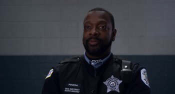 Movie still from “The Christmas Chronicles” (2018), directed by Clay Kaytis – A man in a police uniform is looking at the camera; Close Up shot, High angle