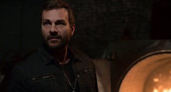 Movie still from “The Christmas Chronicles” (2018), directed by Clay Kaytis – A person wearing a black jacket; Close Up shot, Over the shoulder angle