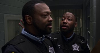 Movie still from “The Christmas Chronicles” (2018), directed by Clay Kaytis – Two police officers are looking at each other in a room; Close Up shot, Over the shoulder angle