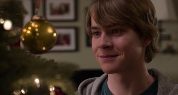 Movie still from “The Christmas Chronicles” (2018), directed by Clay Kaytis – A person smiling at the camera; Close Up shot, Over the shoulder angle