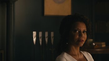 Movie still from “Mr. Robot” (2015), created by Sam Esmail – A woman in a white shirt is in a room; Close Up shot, Over the shoulder angle