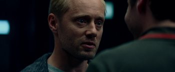 Movie still from “The Cloverfield Paradox” (2018), directed by Julius Onah – A person with blond hair and blue eyes; Close Up shot, Over the shoulder angle