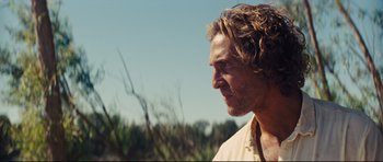 Movie still from “Mud” (2012), directed by Jeff Nichols – A person with long hair; Close Up shot, Over the shoulder angle