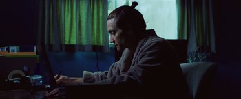 Movie still from “Nightcrawler” (2014), directed by Dan Gilroy – A man in a bathrobe sitting in front of a computer; Close Up shot, Over the shoulder angle
