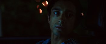 Movie still from “Nightcrawler” (2014), directed by Dan Gilroy – A person's face in the dark; Close Up shot, Over the shoulder angle