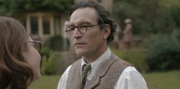 Movie still from “The Dig” (2021), directed by Simon Stone – An older man wearing glasses and a tie; Close Up shot, Over the shoulder angle