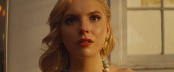 Movie still from “The Dirt” (2019), directed by Jeff Tremaine – A person with blonde hair wearing a necklace; Close Up shot, Over the shoulder angle