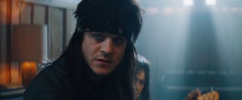 Movie still from “The Dirt” (2019), directed by Jeff Tremaine – A person wearing a wig; Close Up shot, Over the shoulder angle