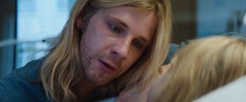 Movie still from “The Dirt” (2019), directed by Jeff Tremaine – A person with long blonde hair; Close Up shot, Over the shoulder angle