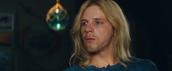 Movie still from “The Dirt” (2019), directed by Jeff Tremaine – A person with long blonde hair; Close Up shot, Over the shoulder angle