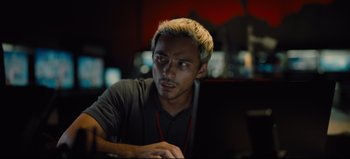 Movie still from “Nope” (2022), directed by Jordan Peele – A man with blonde hair sitting in front of a computer; Close Up shot, Over the shoulder angle